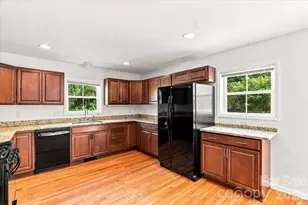 2 Elkmont Pl, Asheville, NC 28804 - Photo 8