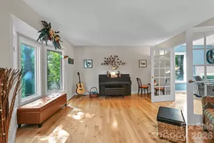 25 Weston Heights Dr, Asheville, NC 28803 - Photo 6
