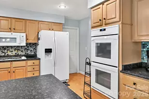 25 Weston Heights Dr, Asheville, NC 28803 - Photo 14