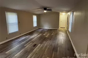 233 Starlight Dr, Lincolnton, NC 28092 - Photo 2