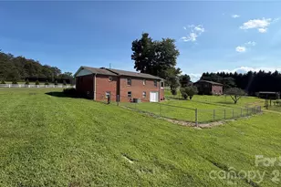 2372 Jamestown Rd, Morganton, NC 28655 - Photo 16