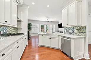 6831 Louisburg Square Ln, Charlotte, NC 28210 - Photo 4