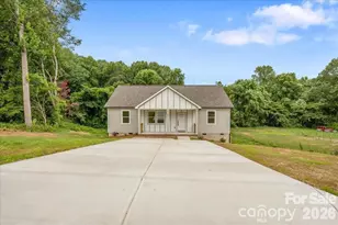 126 Aspen St, Yadkinville, NC 27055 - Photo 2