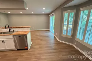 7725 Batavia Ln, Charlotte, NC 28213 - Photo 10