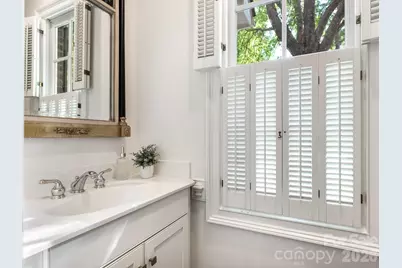 221 Crownsgate Court, Charlotte, NC 28207 - Photo 4