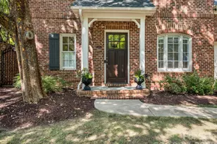 221 Crownsgate Ct, Charlotte, NC 28207 - Photo 2