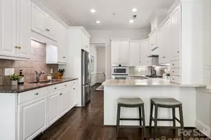 221 Crownsgate Ct, Charlotte, NC 28207 - Photo 12