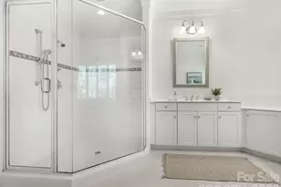 221 Crownsgate Ct, Charlotte, NC 28207 - Photo 20