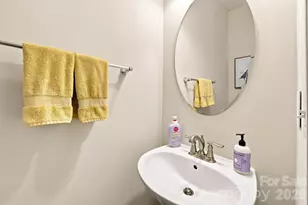 1321 Queen Lyon Ct, Charlotte, NC 28205 - Photo 20