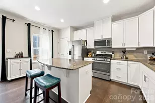 1321 Queen Lyon Ct, Charlotte, NC 28205 - Photo 12