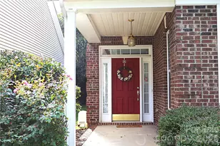 4409 Squirrel Trail Ln, Charlotte, NC 28269 - Photo 2