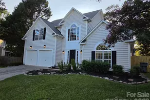 8800 Cavonnier Ln, Charlotte, NC 28216 - Photo 2