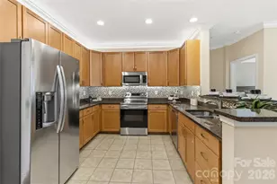 1000 E Woodlawn Rd, Charlotte, NC 28209 - Photo 8