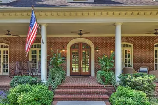 2115 Foxcroft Woods Ln, Charlotte, NC 28211 - Photo 2