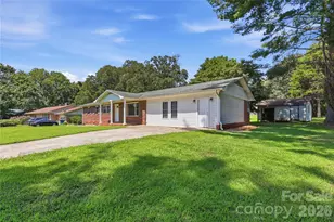 2819 Randolph Rd, Statesville, NC 28625 - Photo 2