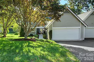 104 Overlook Dr, Flat Rock, NC 28731 - Photo 2