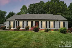2114 Varden Ct, Charlotte, NC 28208 - Photo 2