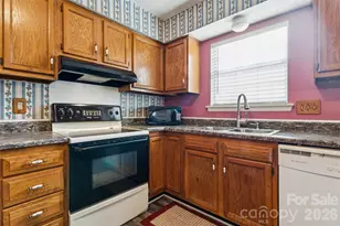 2114 Varden Ct, Charlotte, NC 28208 - Photo 14