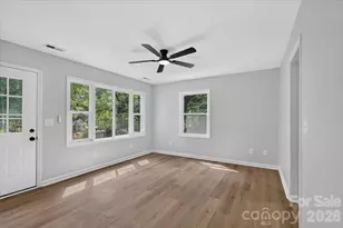 9828 Starwood Dr, Charlotte, NC 28215 - Photo 8
