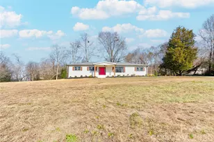 226 Hardin Cir, Grover, NC 28073 - Photo 2