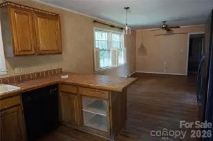 5214 Northview Dr, Hickory, NC 28601 - Photo 10