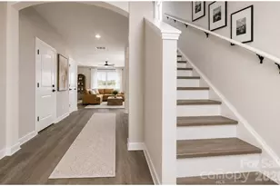 2231 Dardan Woods Dr, Charlotte, NC 28215 - Photo 2