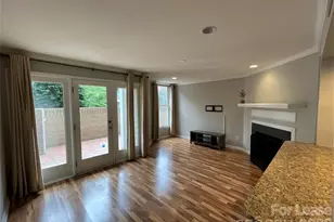 300 S Cedar St, Charlotte, NC 28202 - Photo 2