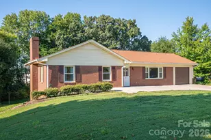 1306 11th Ave SE, Hickory, NC 28602 - Photo 1