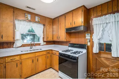1306 11th Avenue SE, Hickory, NC 28602 - Photo 18