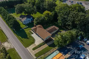 1306 11th Ave SE, Hickory, NC 28602 - Photo 6