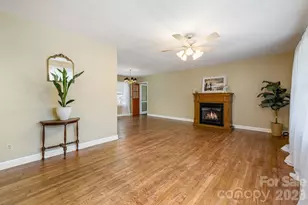 224 Lyndale Rd, Hendersonville, NC 28739 - Photo 12