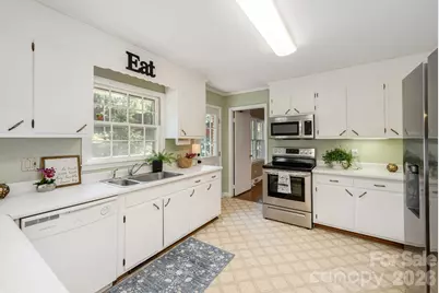 224 Lyndale Road, Hendersonville, NC 28739 - Photo 2