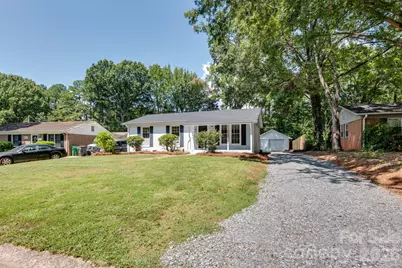 823 Farmcrest Drive, Charlotte, NC 28206 - Photo 2