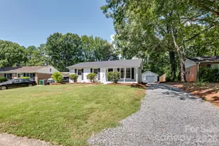 823 Farmcrest Dr, Charlotte, NC 28206 - Photo 2