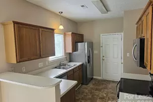 5325 Timbertop Ln, Charlotte, NC 28215 - Photo 4
