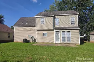 5325 Timbertop Ln, Charlotte, NC 28215 - Photo 2