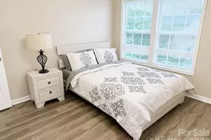 1134 Plaza Walk Dr, Charlotte, NC 28215 - Photo 6