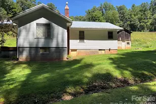 377 Sam Gouge Rd, Bakersville, NC 28705 - Photo 2