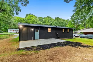 562 Barrington Pl NW, Concord, NC 28027 - Photo 2
