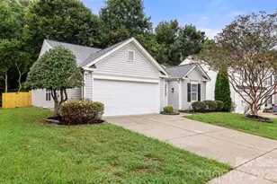 1940 Waters Trail Dr, Charlotte, NC 28216 - Photo 2