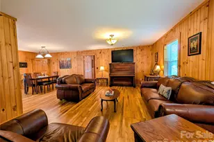213 Rustling Pines Dr, Hendersonville, NC 28792 - Photo 2
