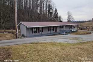 656 Water St, Bakersville, NC 28705 - Photo 4