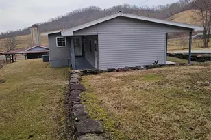 656 Water St, Bakersville, NC 28705 - Photo 6