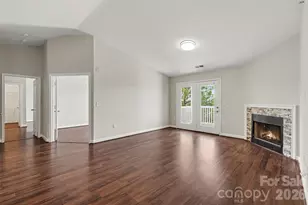 11286 Hyde Pointe Ct, Charlotte, NC 28262 - Photo 4