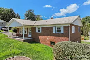 354 Oakdale Rd, Waynesville, NC 28786 - Photo 2