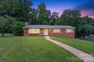 7 Mountainbrook Rd, Asheville, NC 28805 - Photo 2