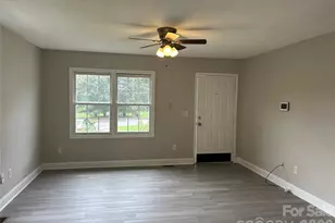 927 Floyd Ln, Gastonia, NC 28052 - Photo 2