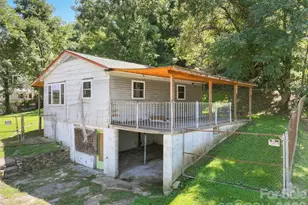 24 Vine St, Canton, NC 28716 - Photo 1