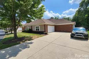 3225 Abbey Walk Ln, Matthews, NC 28105 - Photo 2