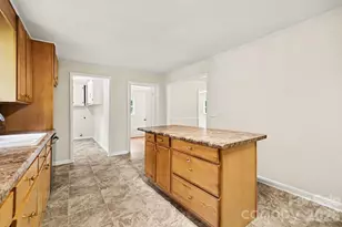 6338 Fairlane St, Hickory, NC 28602 - Photo 8